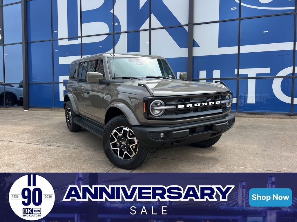 2026 Ford Bronco Outer Banks in Marsh Gray — front three-quarter view